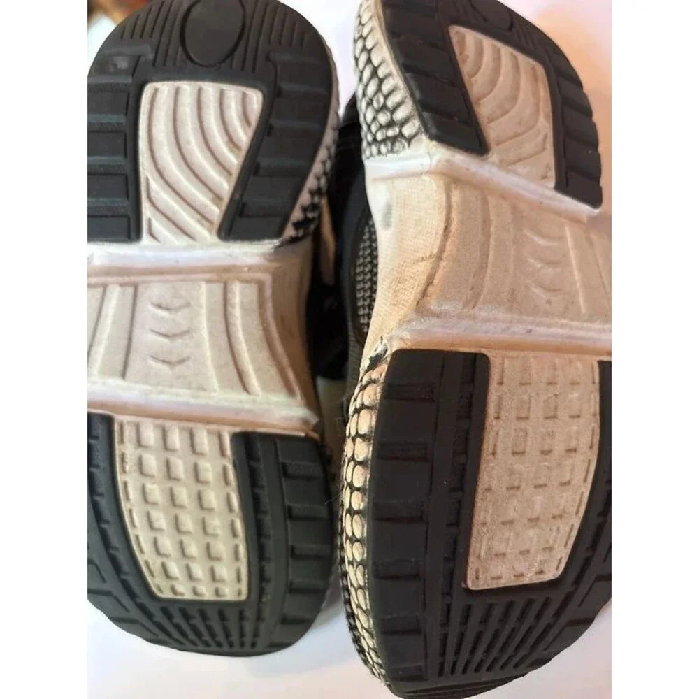 Vitike / Wetike Kids Black Slip On Mesh Sneakers - Size EU 32 (US 1)